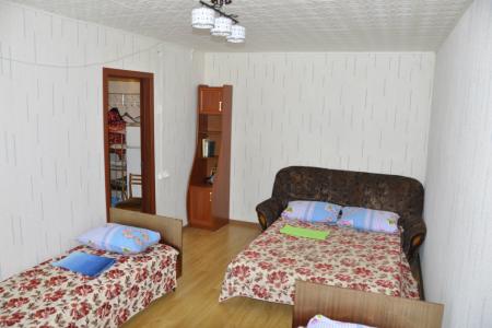 Двухкомнатная квартира, центр, пл. Шевченко