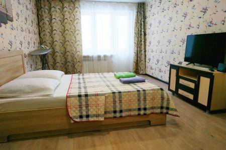 однокомнатная возле ледового дворца спорта.