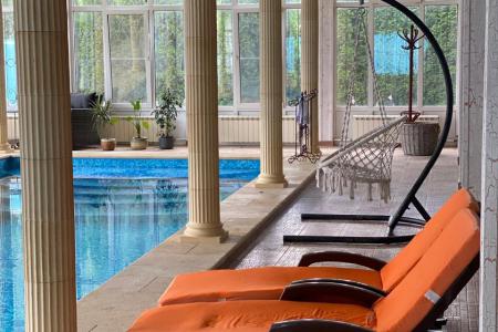 Коттедж в европейском стиле с большой русской баней, бассейном 14х4 м