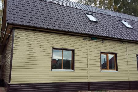 Двухэтажный просторный коттедж загородом