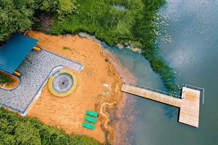 Большой дом с банкетным залом и 32 спальнями на берегу озера в Сосново