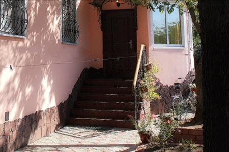 Розовый дом