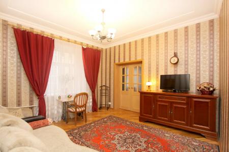 Отдельная комната в просторной квартире на Петроградской. в квартире еще живает семья из 3-х человек