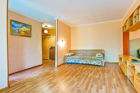 Двухкомнатная на Севастопольском проспекте 73