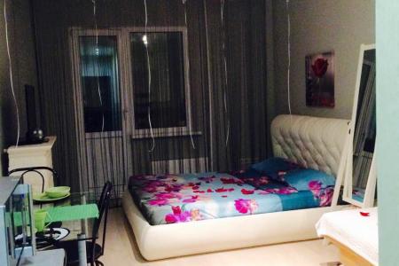 Однокомнатная-студия район ЖД,Аура