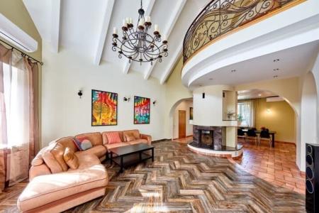 Коттедж 650 кв.м. на участке 20 соток