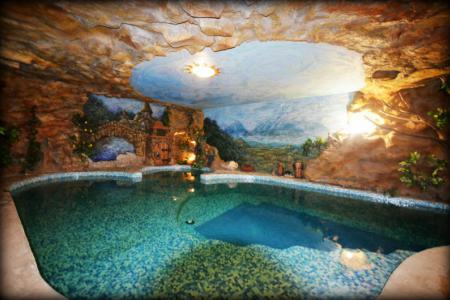 Коттедж с бассейном рядом с Москвой