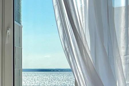 Студия с видом на Финский зaлив и Лахта Центр