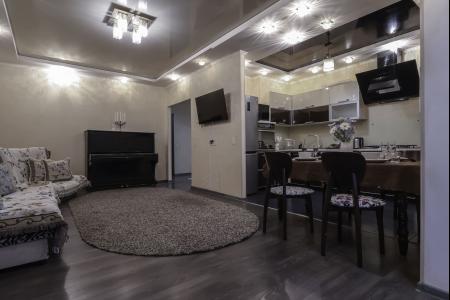 Двухкомнатная квартира рядом с театром Оперы и Балета