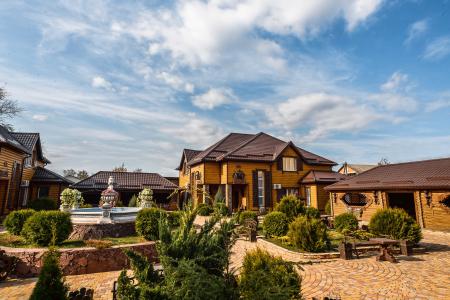 Двухэтажный коттедж с сауной и бассейном