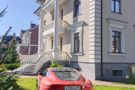 Коттедж 700 кв.м. на участке 30 соток с бассейном и сауной