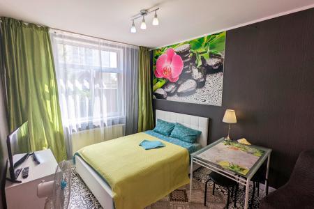 Сдаётся студия с отдельным входом с улицы, с кухней.