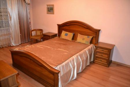 сдам двухкомнатную квартиру в центре города