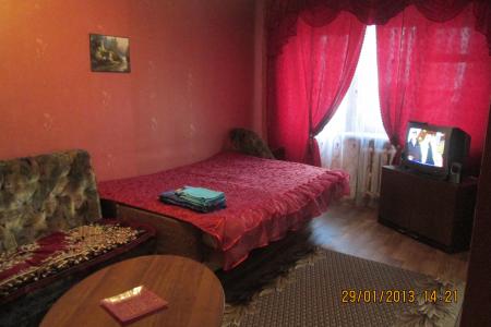 Уютная квартира посуточно возле Войсковой части №54046