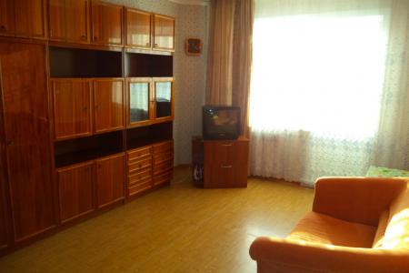 Однокомнатная квартира находится в 10 минутах от автовокзала, в 7 минутах от центра