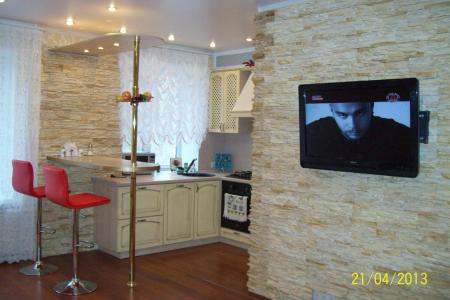 Двухкомнатная квартира с дизайнерским ремонтом в центре города