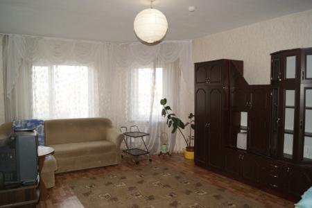 Посуточно крупногабаритную 2-комнатную квартиру рядом в/ч Маргелова