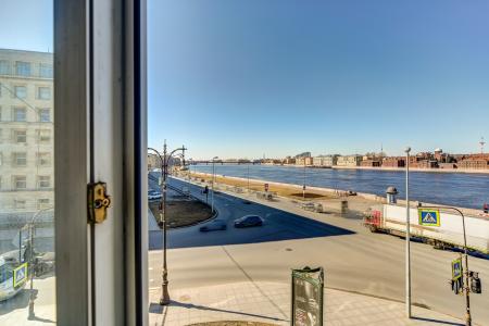 Квартира с Видом на Неву