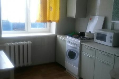 Двухкомнатная квартира около ЦРБ, магазины в 2минутах от дома!