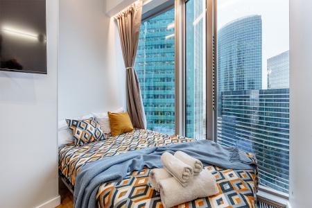 Панорамная студия в Москва-Сити с видом на башни и город