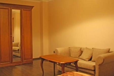 Сдаю двухкомнатную крупногабаритную квартиру в Центре