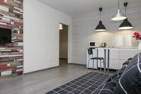 На широтной новая двухкомнатная квартира с дизайнерским ремонтом