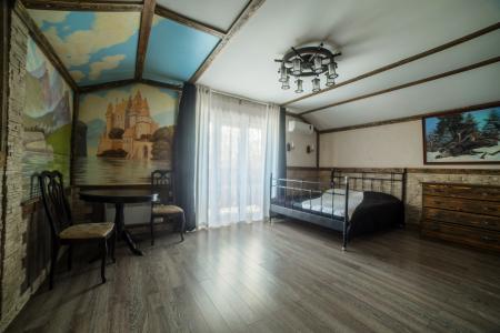 Апартаменты с камином и джакузи в стиле «Старинный замок»