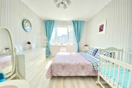 ВМЕСТИТЕЛЬНАЯ 2-х КОМНАТНАЯ КВАРТИРА В 350 МЕТРАХ ОТ МЕТРО