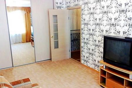 Двухкомнатная квартира посуточно в Барнауле, центр, часы, сутки