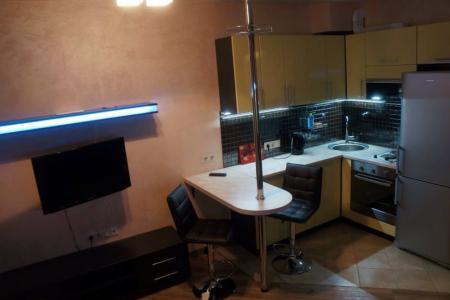 Уютная студия люкс-класса для гостей и жителей города,вся инфраструктура в шаговой доступности.