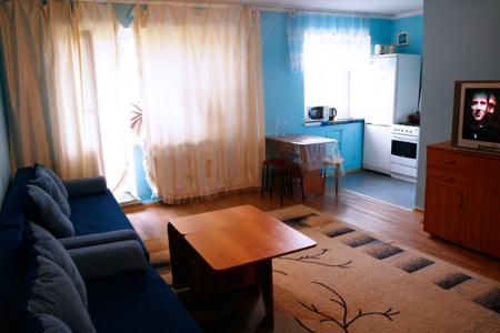 Уютная двухкомнатная квартира с хорошим ремонтом рядом с гостиницей Восток