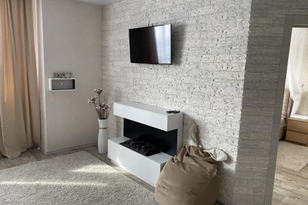 Просторная, новая двухкомнатная квартира с хорошим ремонтом в новом доме