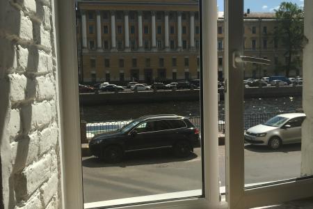 двухуровневая студия с видом на Фонтанку