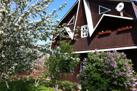 Коттедж в центре города рядом с озером