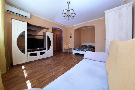 Рядом с Ареной-Омск