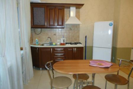 Ялта ул. Партизанская студия люкс парковка до Набережной 100 метров