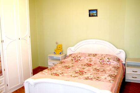 2-ух комнатная квартира в центре города рядом с ЛУКОЙЛ-Западной-Сибирью и торговым компл Надежда