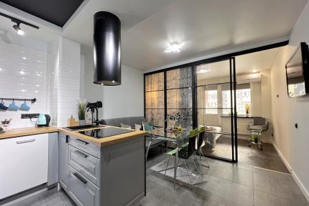 VIP ЦЕНТР,КОНДИЦИОНЕР,терраса, парковка, 6 чел