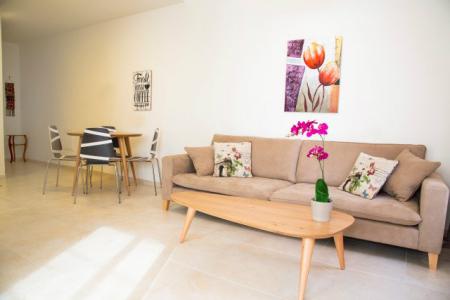 Квартира в новом доме близко к морю.