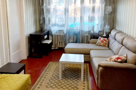 Двухкомнатная квартира у ж/д и автовокзала.