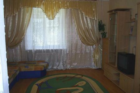 сдам квартиру напротив Оперного Театра, на Площади Ленина