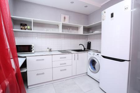 Отличнaя, тёплая, cвeтлaя кваpтиpа.