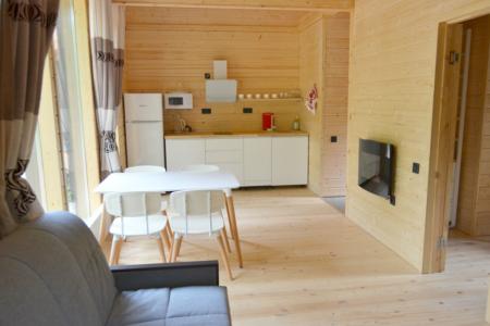 Современный коттедж на 2-4 человека с электрокамином