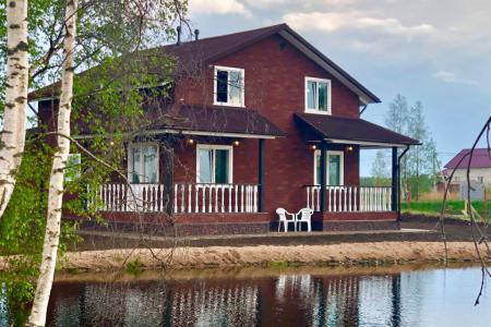Загородный коттедж на берегу озера