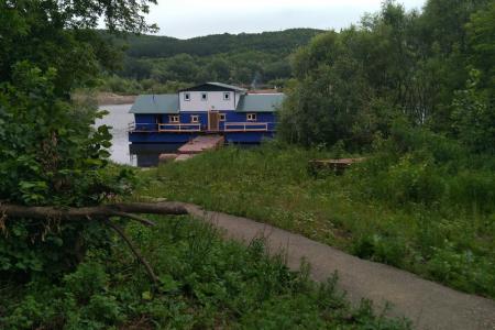 Коттедж с выходом на речку