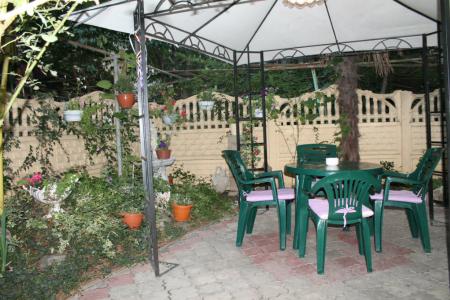 3-х комнатная на Набережной Ялты с Двориком и Мангалом!