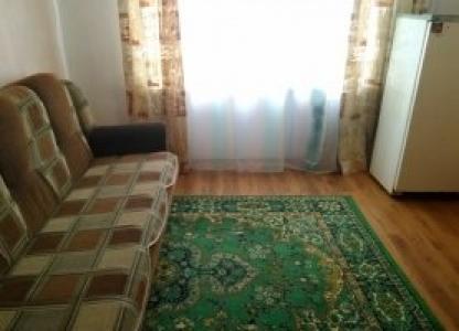 тихий уютный район, рядом с остановкой