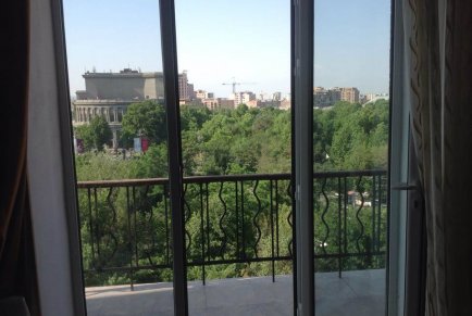 Квартира в малом центре / 'Каскад"/