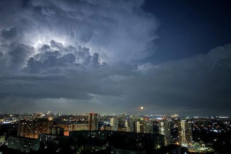 Студия с видом на город