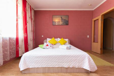 Сдам посуточно однокомнатную квартиру,район ТРЦ Планета